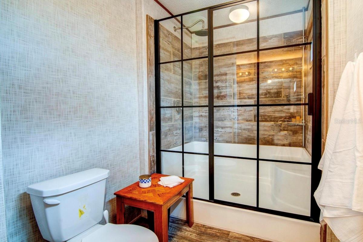 UNIVERSITY OAKS - Residential