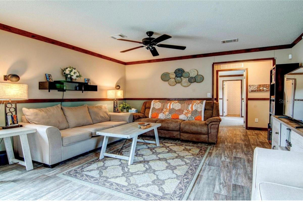 UNIVERSITY OAKS - Residential