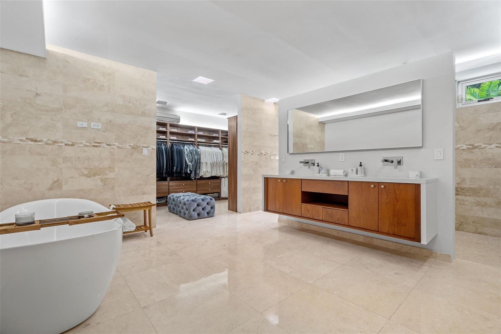 PASEO SAN JUAN - Residential