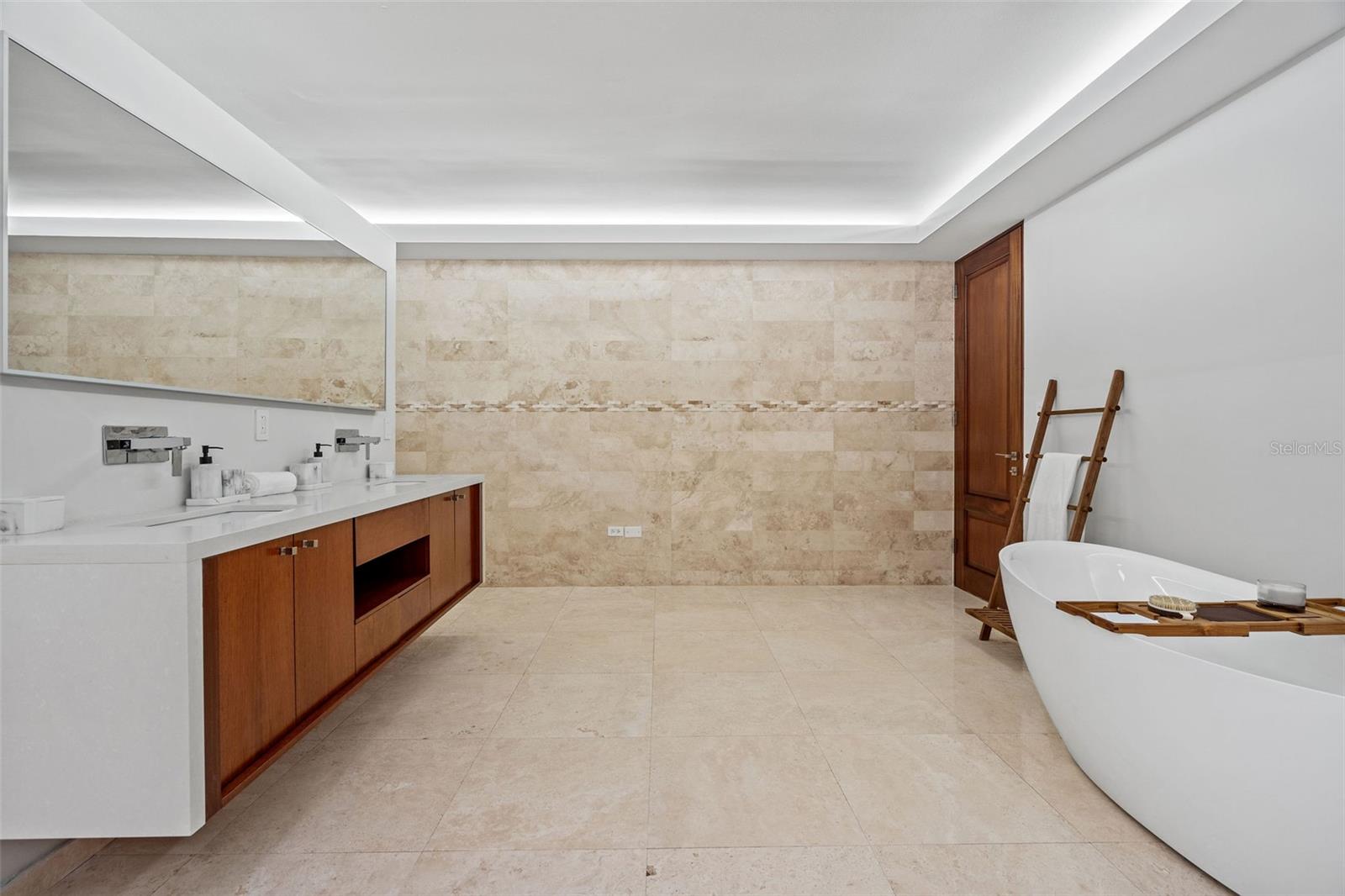 PASEO SAN JUAN - Residential