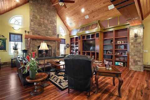 Tiny photo for 707 S Dixie Drive, Howey In The Hills, FL 34737 (MLS # G5097622)