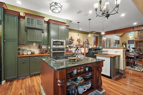 Tiny photo for 707 S Dixie Drive, Howey In The Hills, FL 34737 (MLS # G5097622)