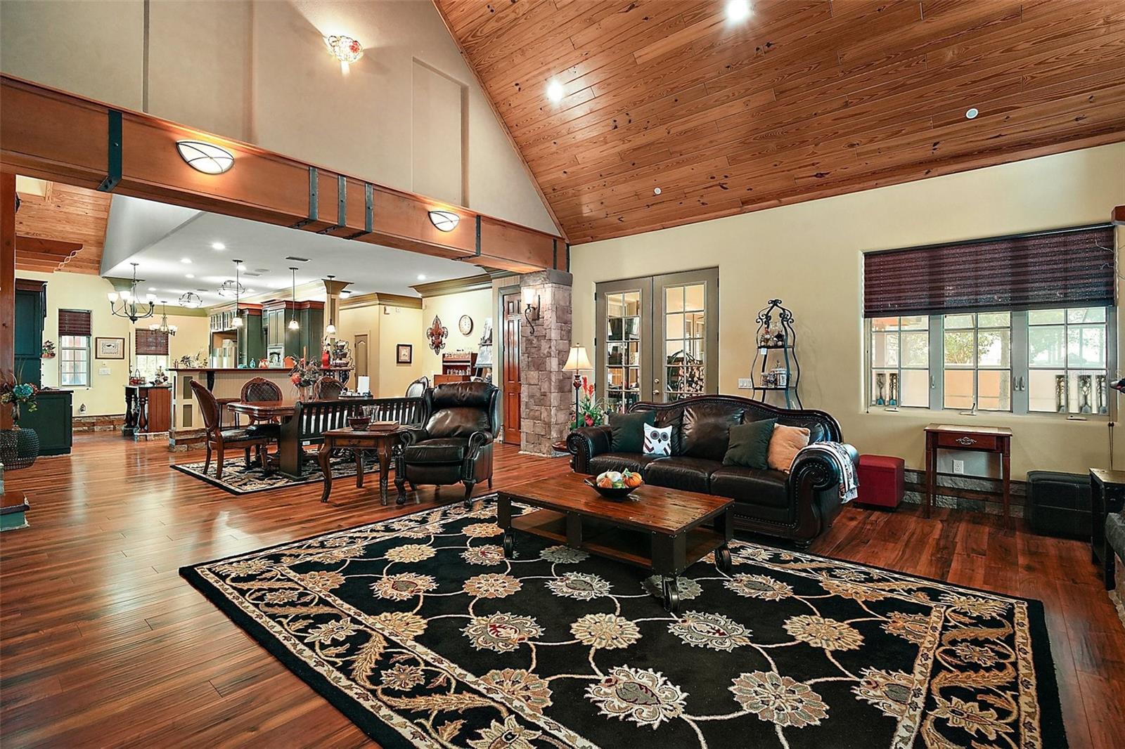 HOWEY PALM GARDENS - Residential