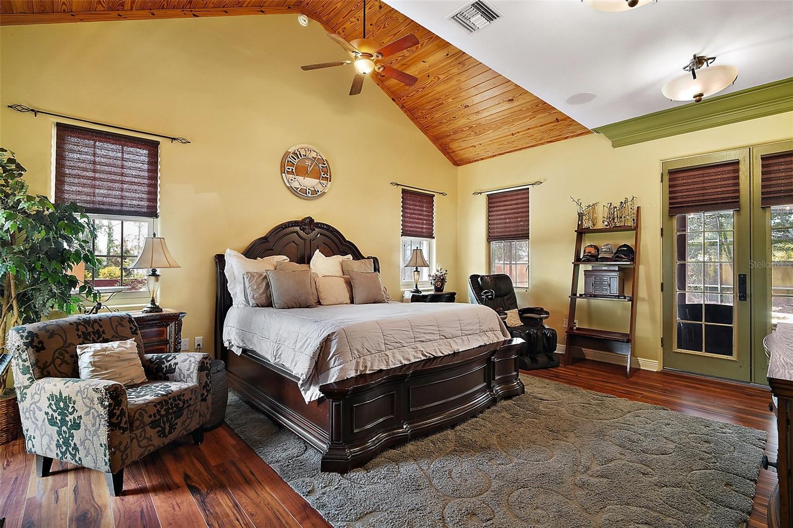 HOWEY PALM GARDENS - Residential