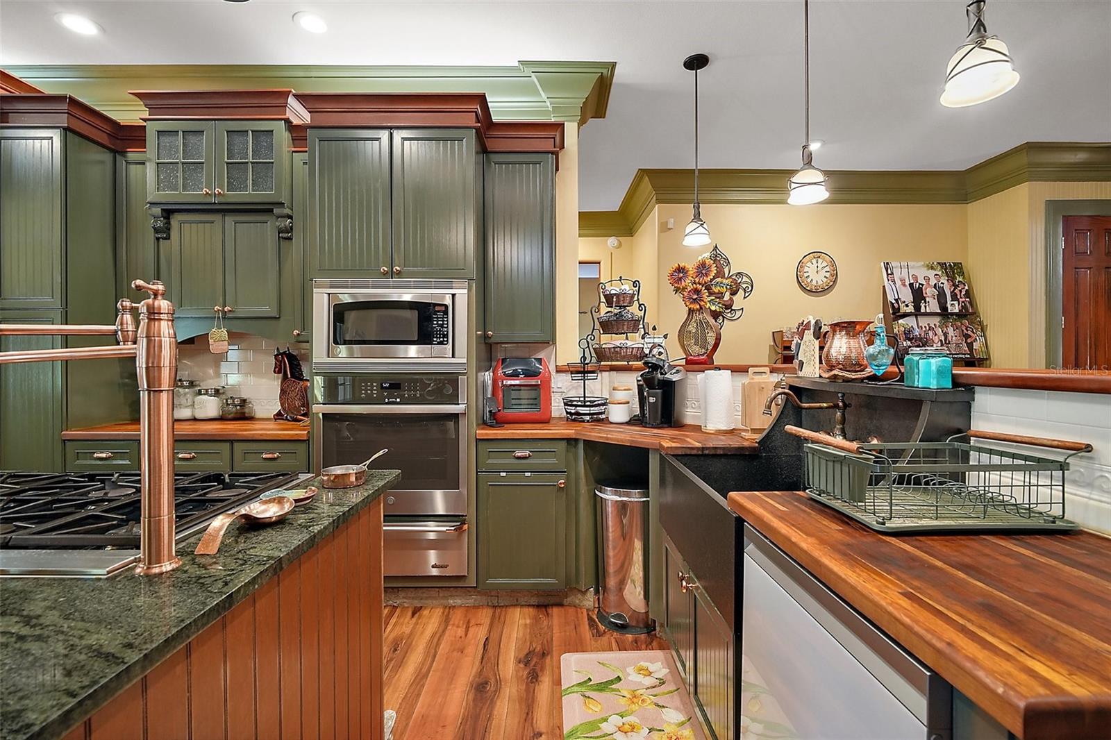 HOWEY PALM GARDENS - Residential