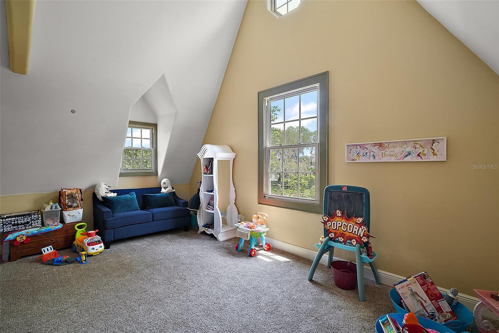 HOWEY PALM GARDENS - Residential