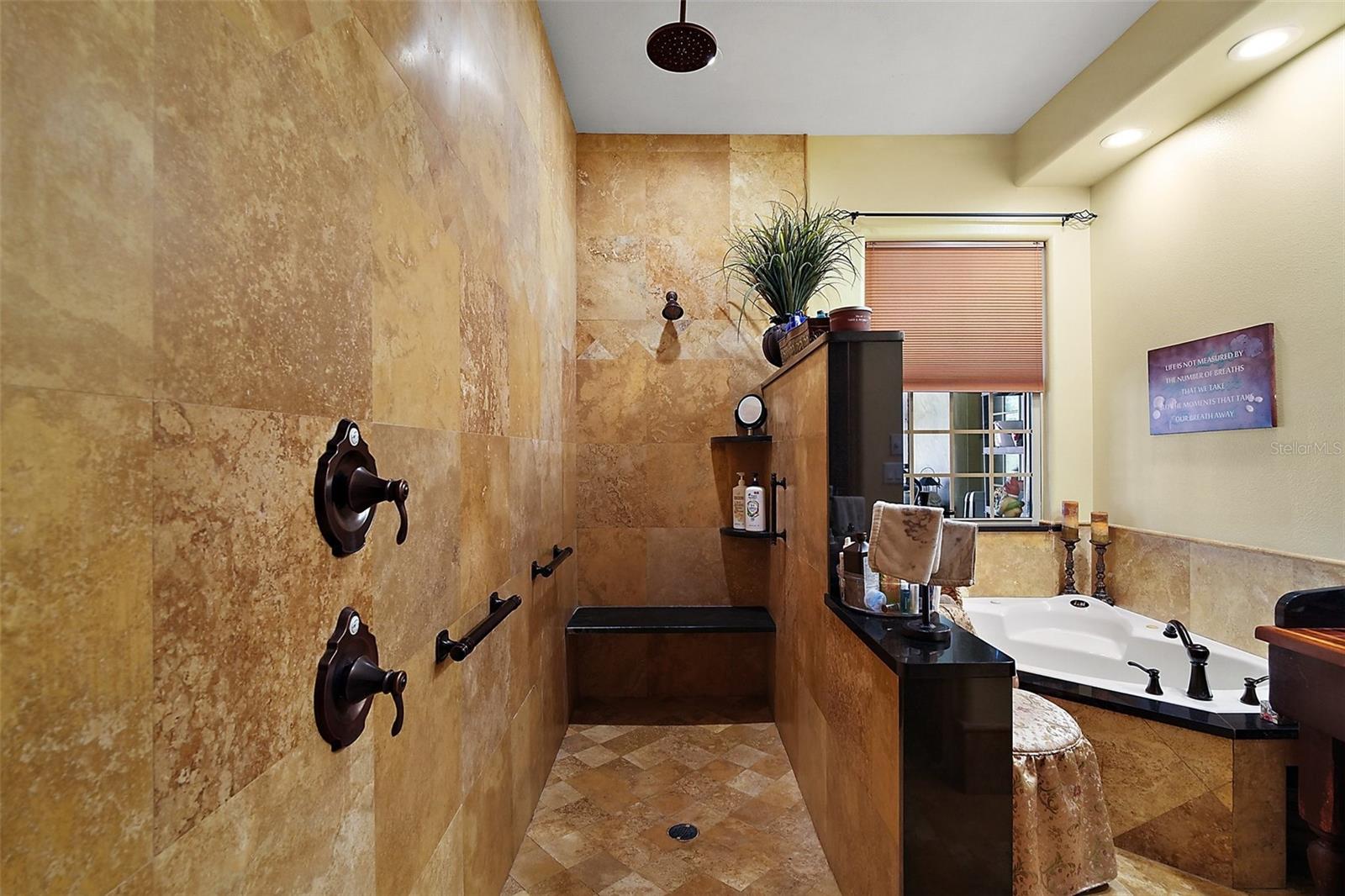 HOWEY PALM GARDENS - Residential