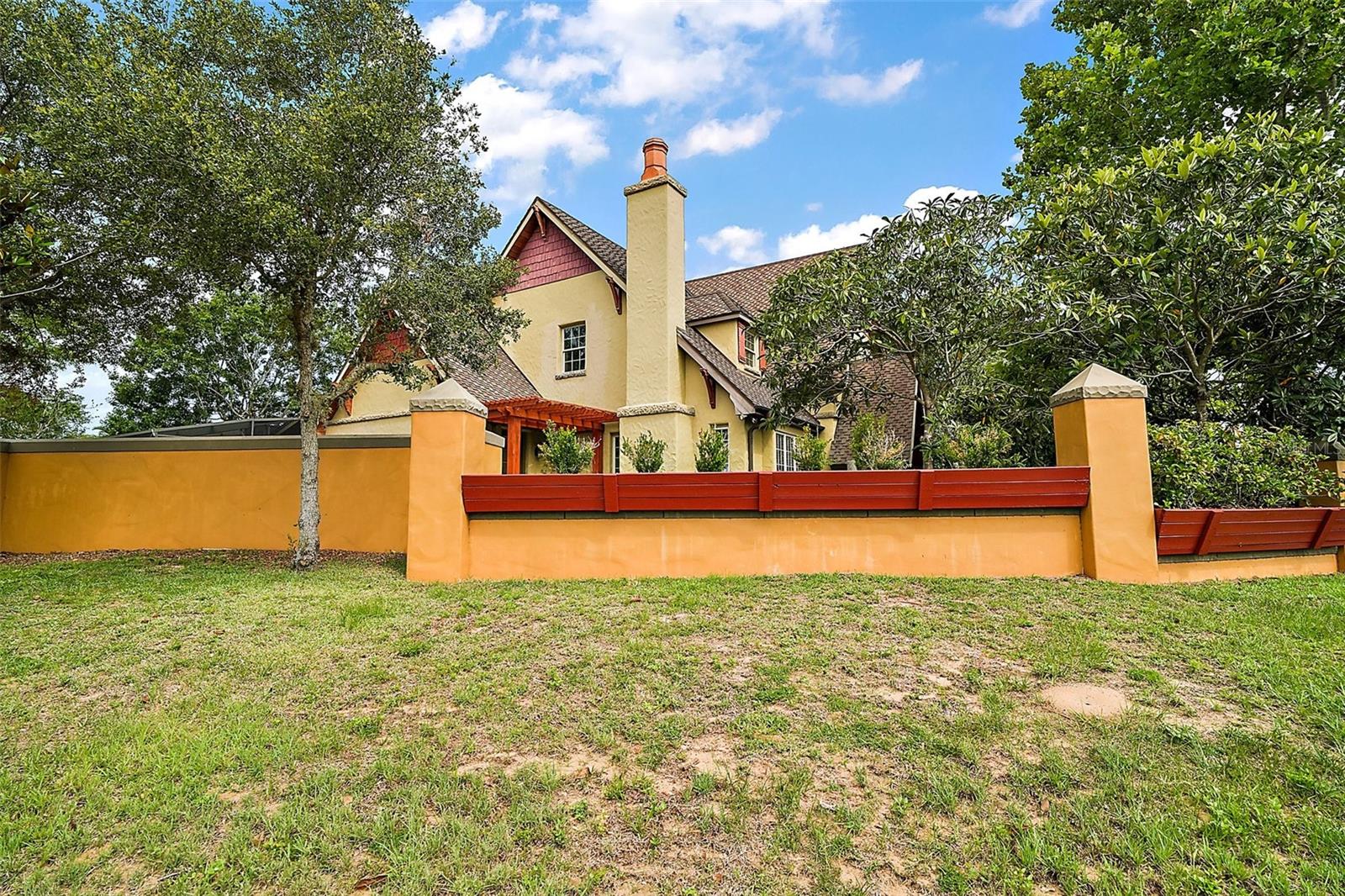 HOWEY PALM GARDENS - Residential