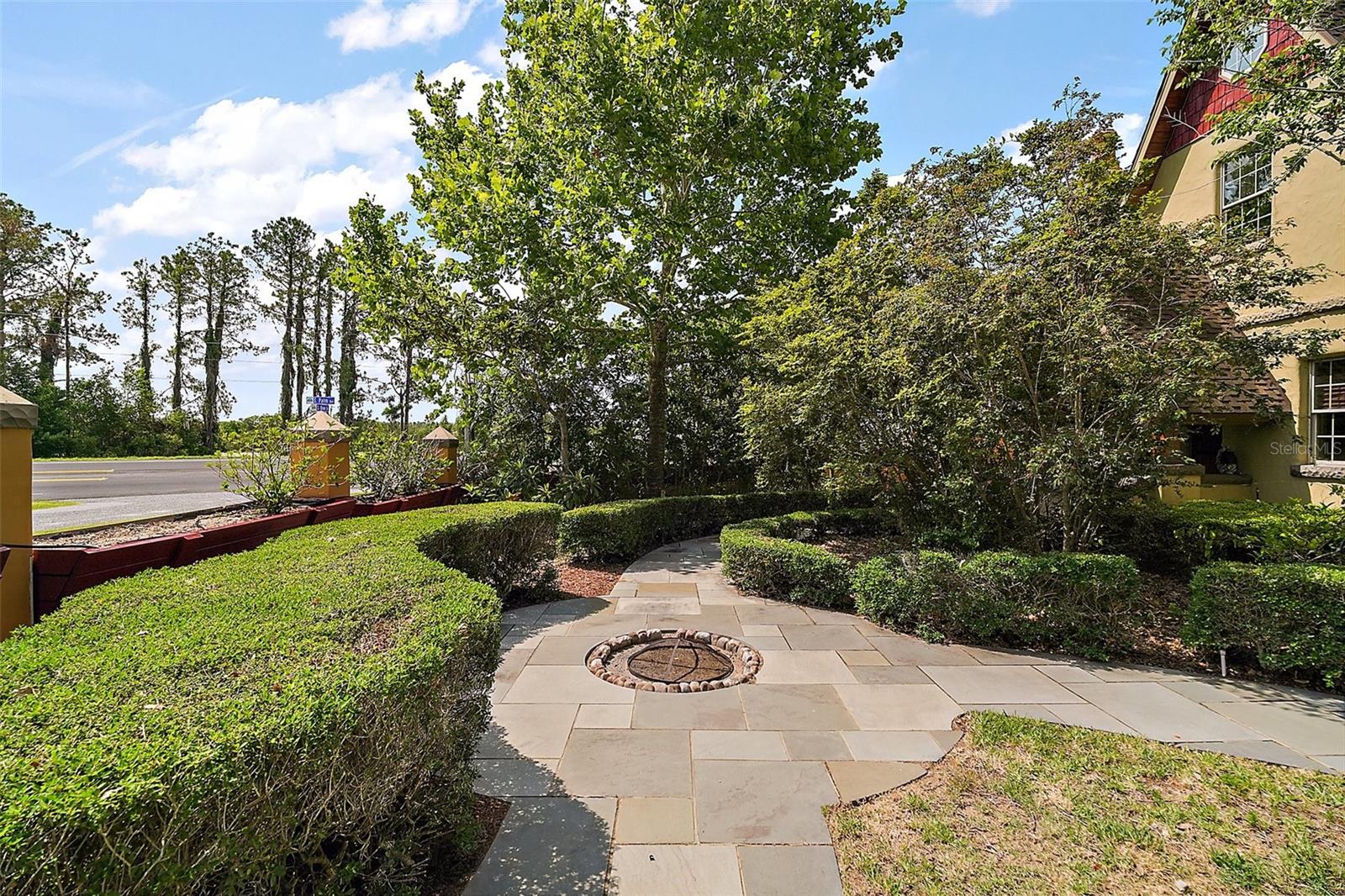 HOWEY PALM GARDENS - Residential