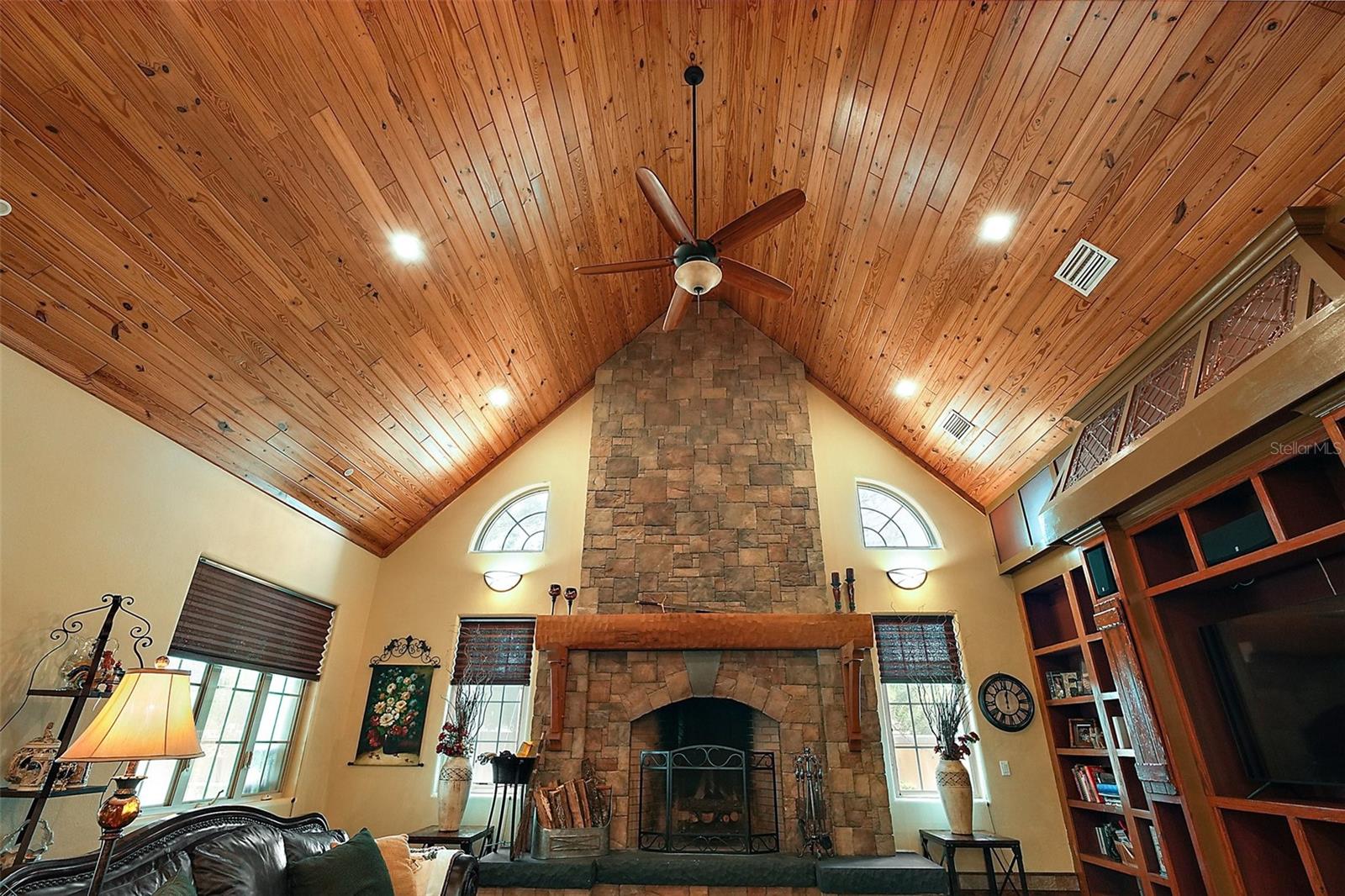 HOWEY PALM GARDENS - Residential