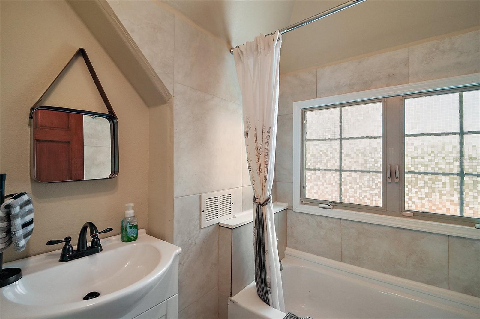 HOWEY PALM GARDENS - Residential