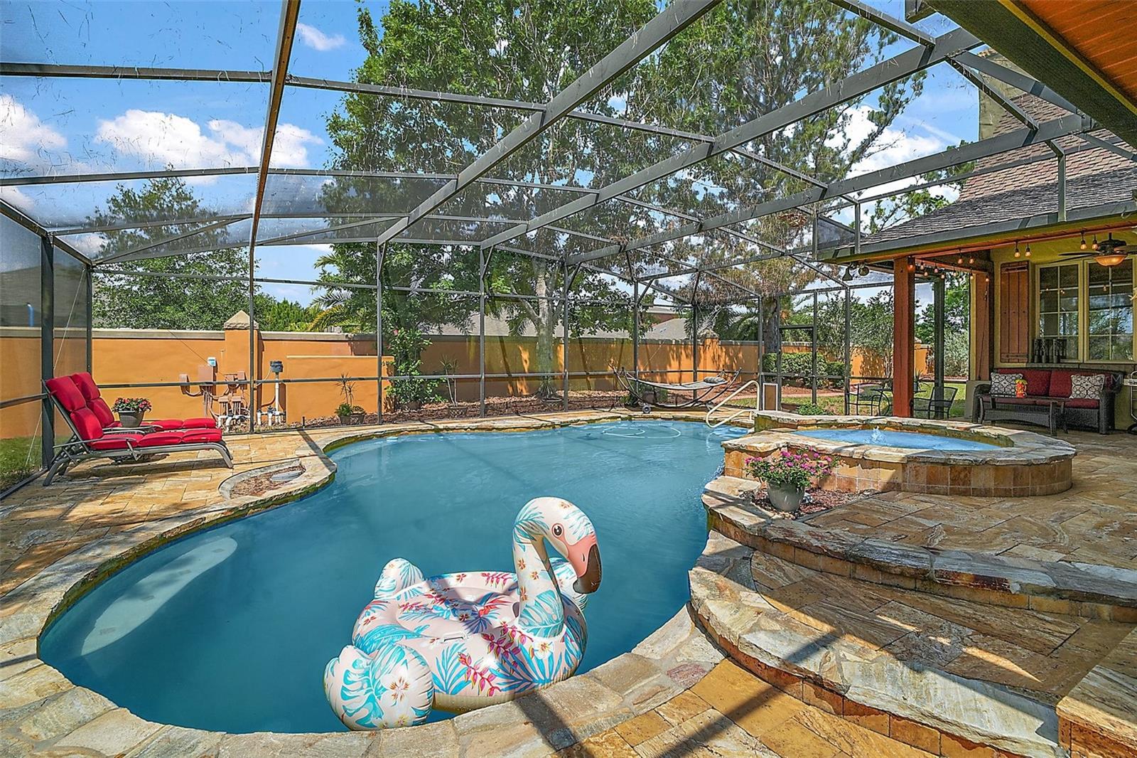 HOWEY PALM GARDENS - Residential