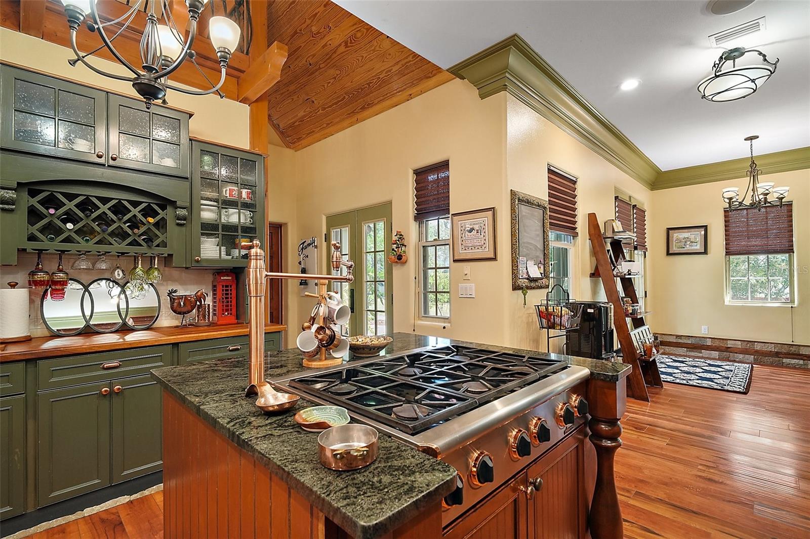 HOWEY PALM GARDENS - Residential