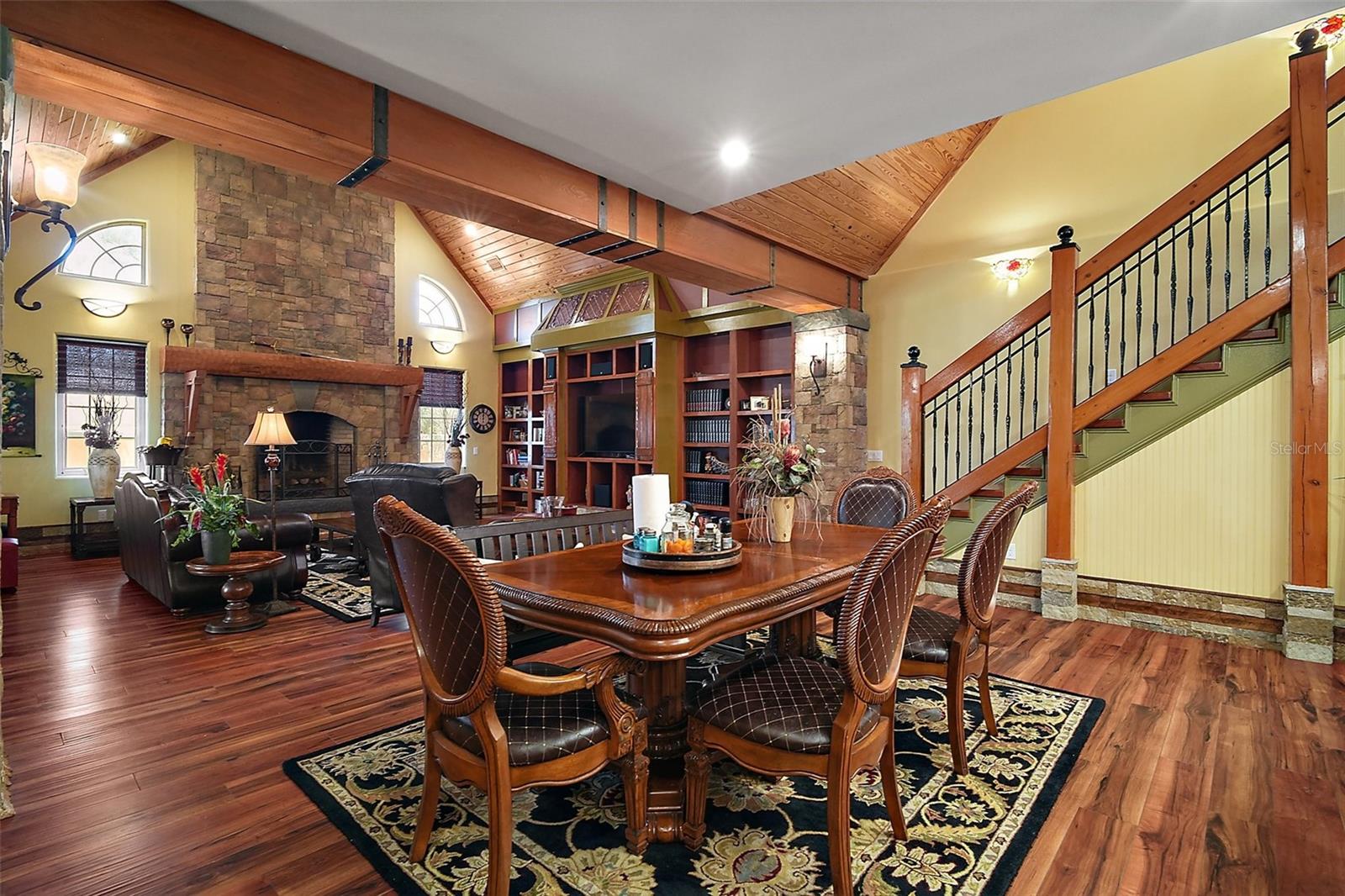 HOWEY PALM GARDENS - Residential