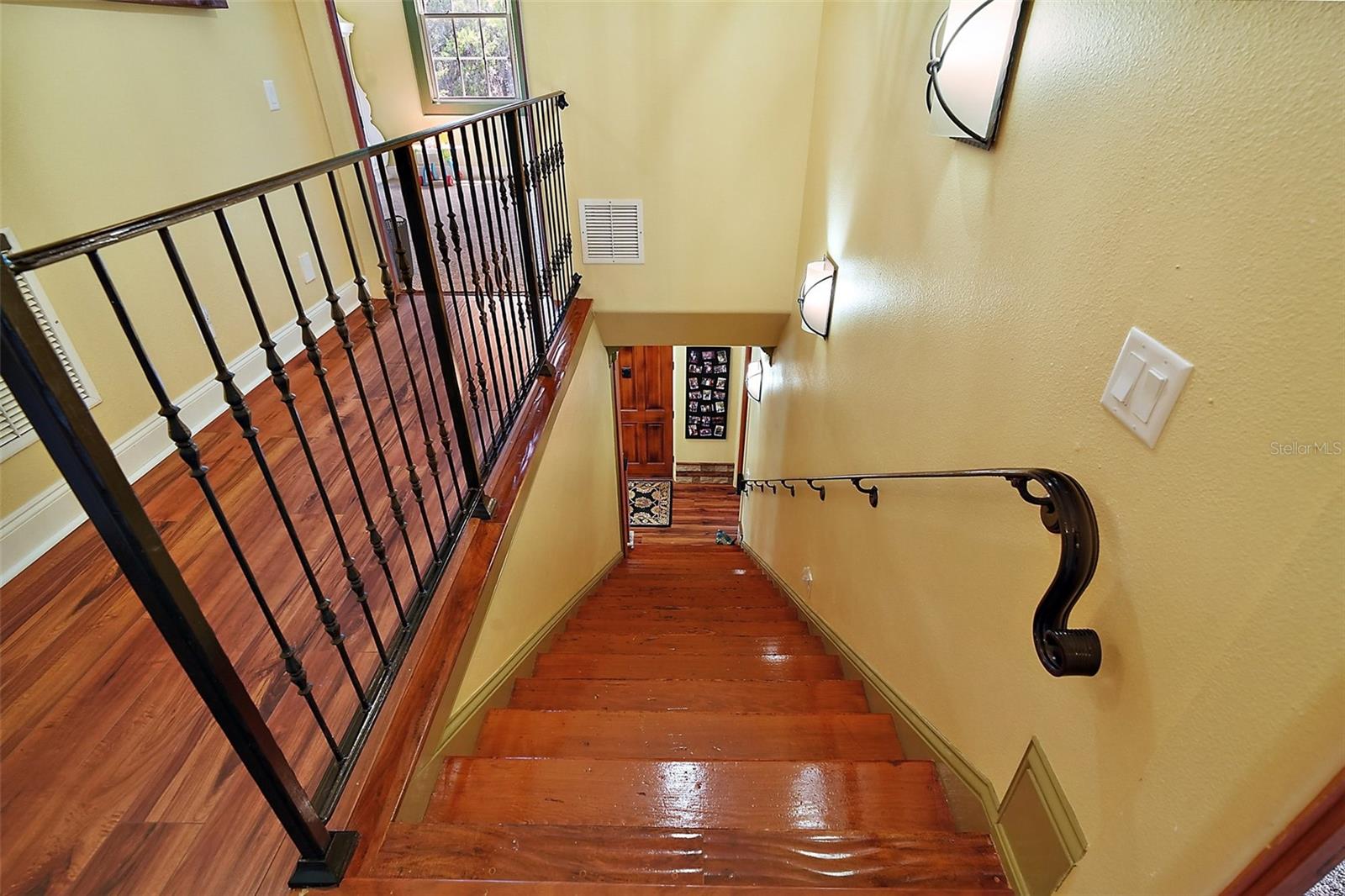 HOWEY PALM GARDENS - Residential