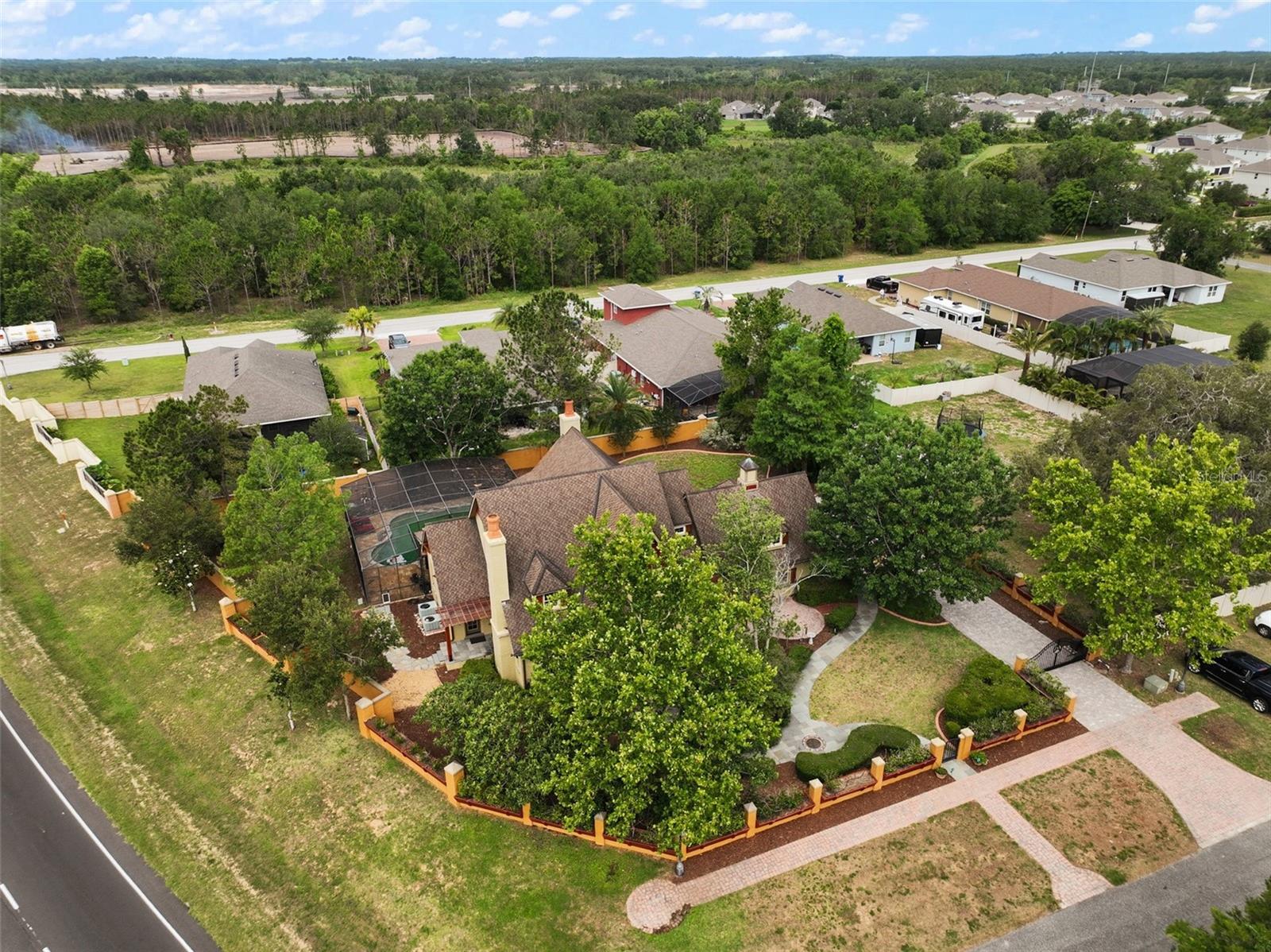 HOWEY PALM GARDENS - Residential