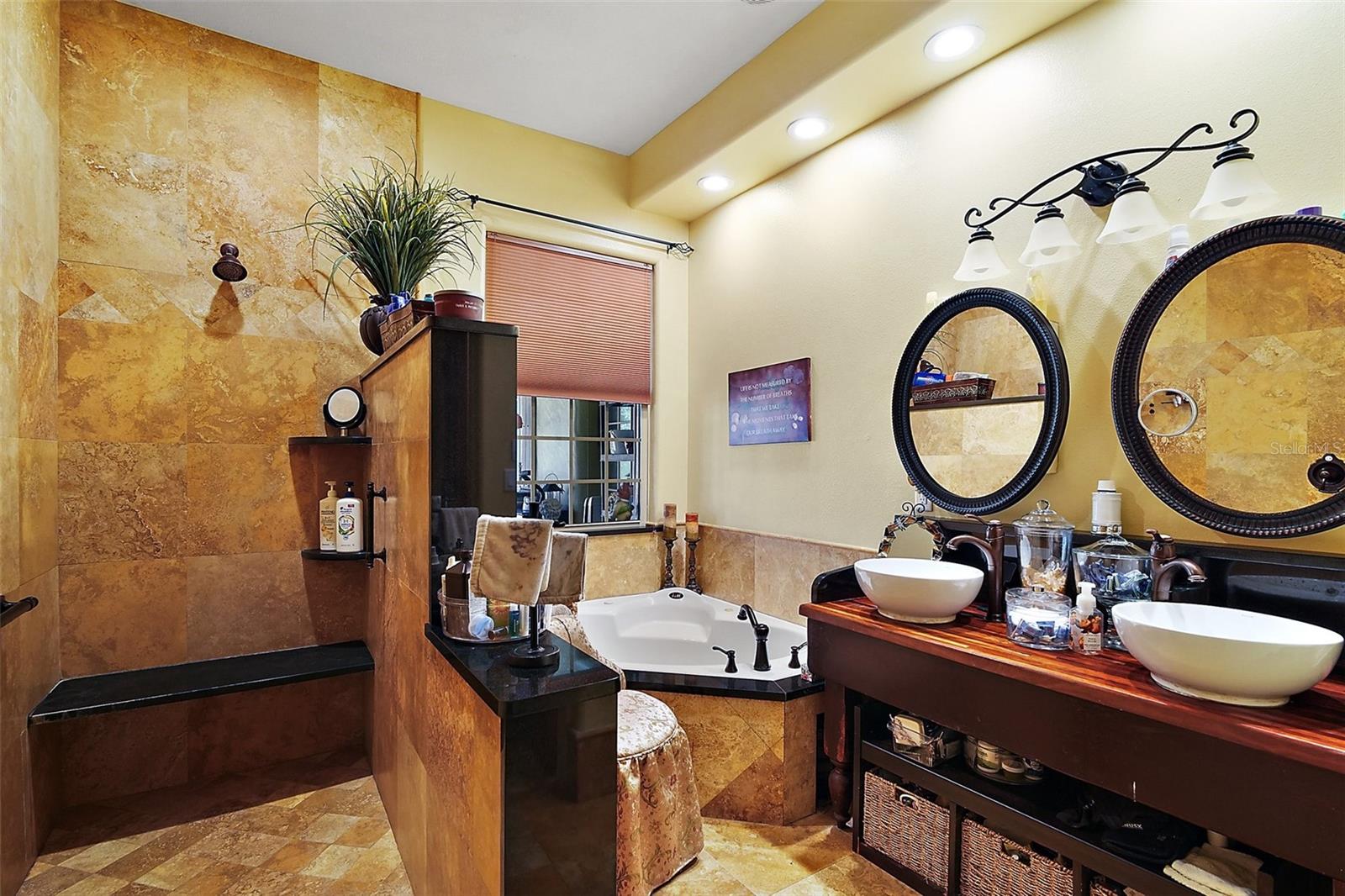 HOWEY PALM GARDENS - Residential