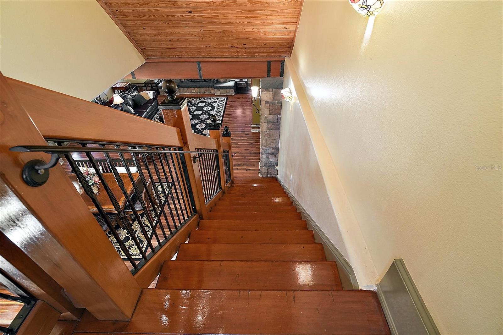 HOWEY PALM GARDENS - Residential