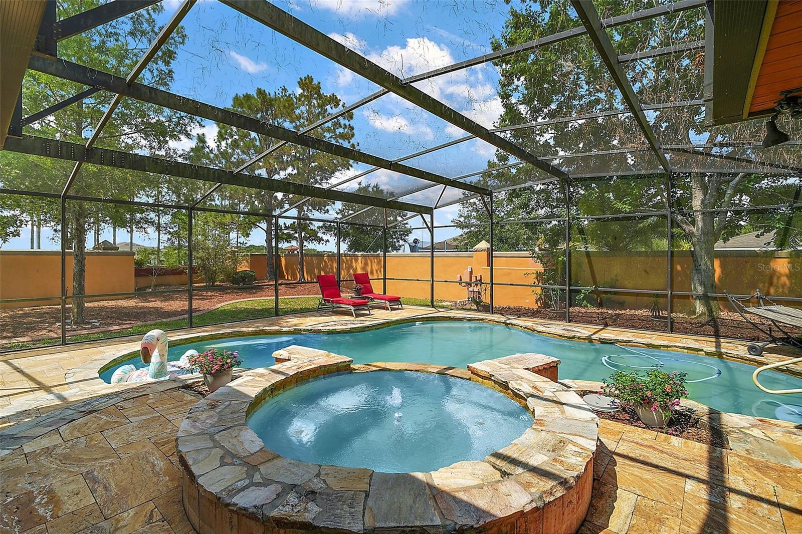 HOWEY PALM GARDENS - Residential