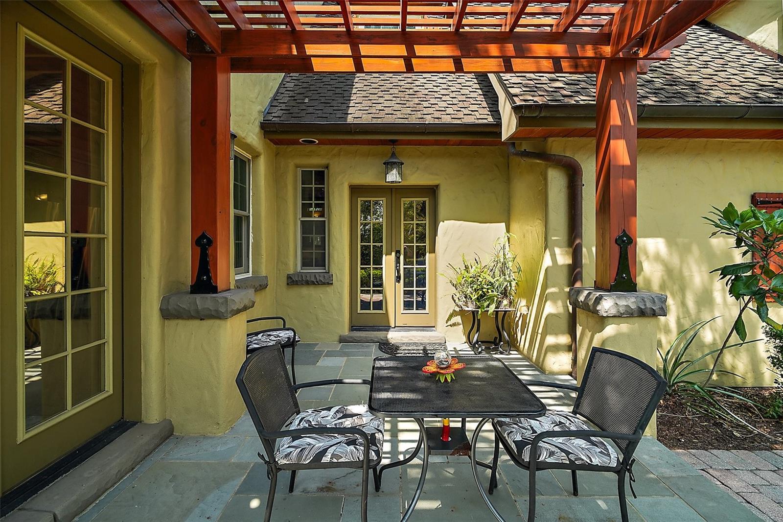 HOWEY PALM GARDENS - Residential