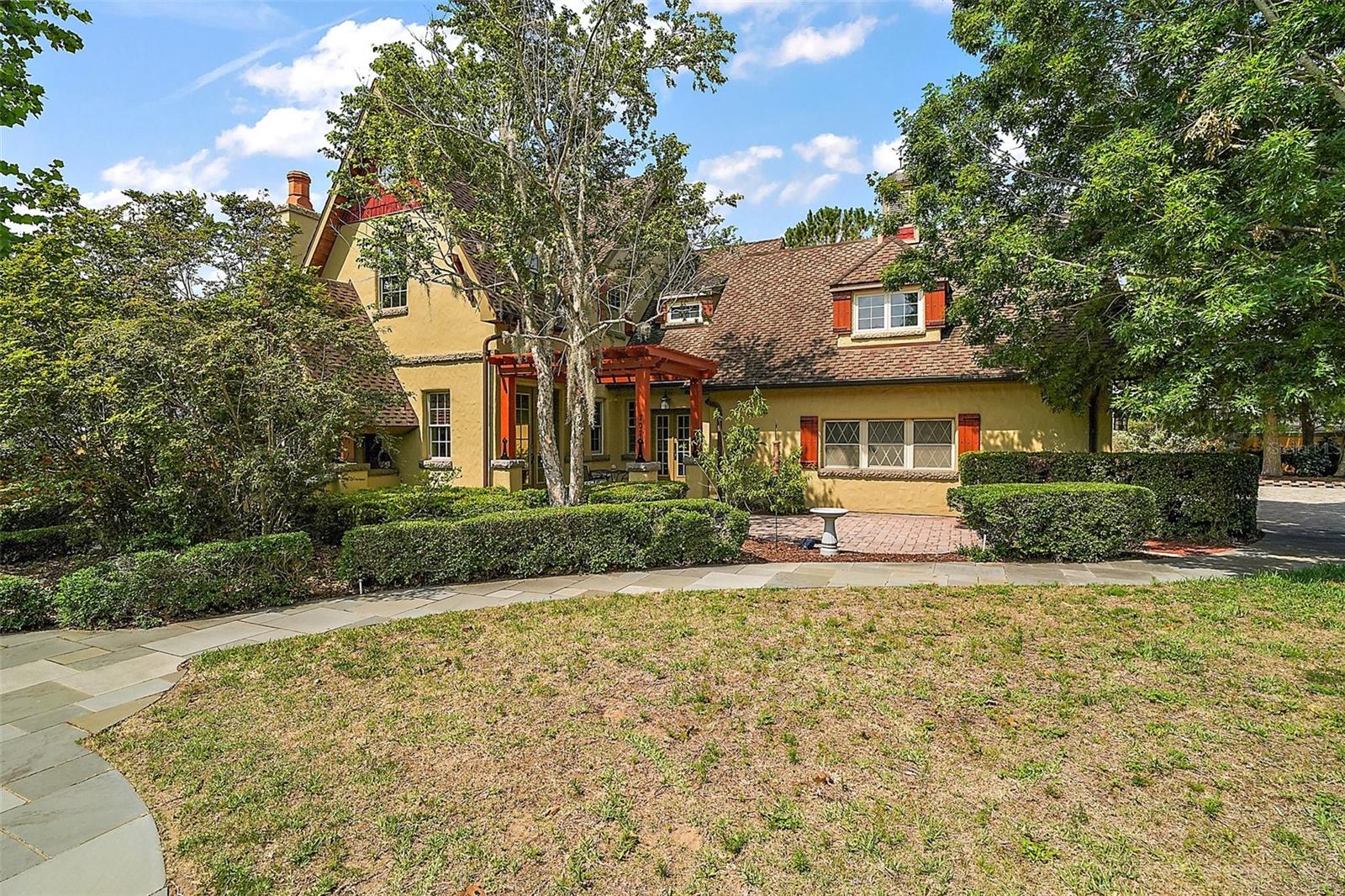 HOWEY PALM GARDENS - Residential