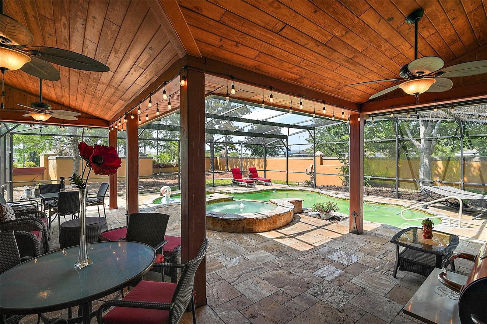 HOWEY PALM GARDENS - Residential