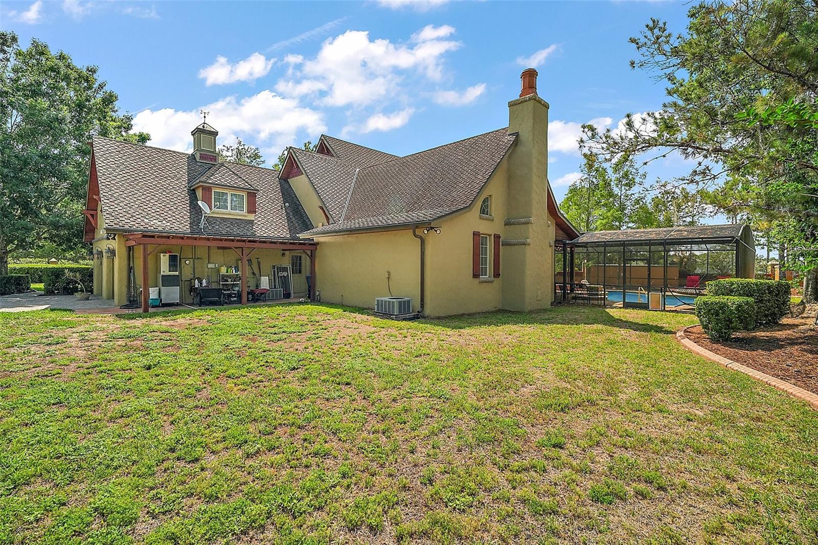 HOWEY PALM GARDENS - Residential