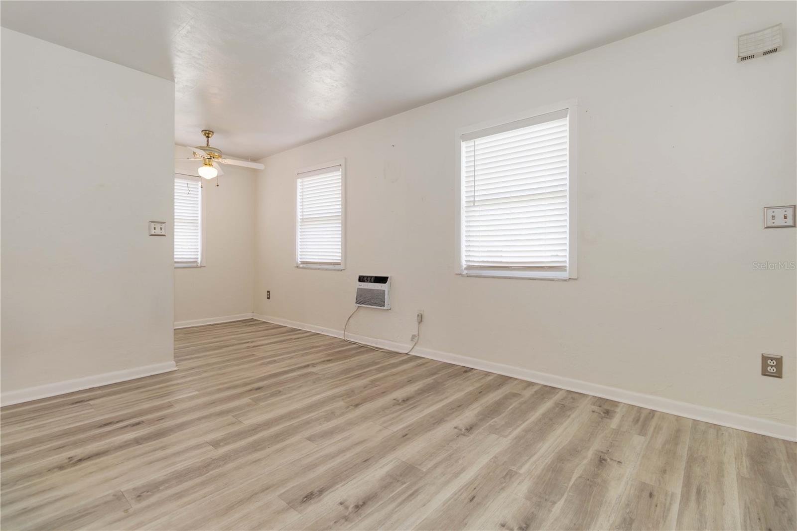 NORTH PORT ST JOHN UNIT 01 - Residential