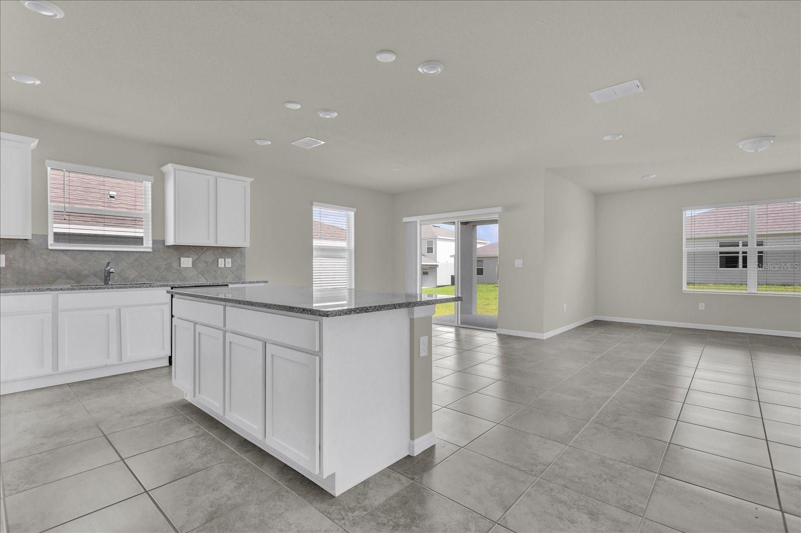 Photo 5 of 23 of 1612 ASPEN AVENUE house