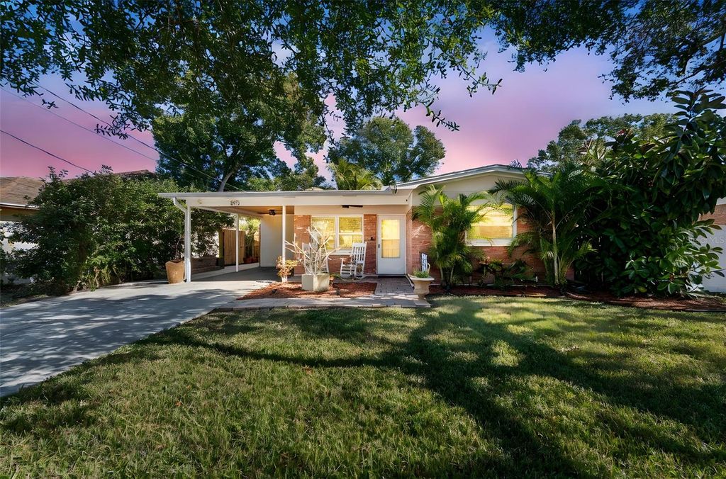 Photo of 805 N Lincoln Avenue, Tampa, FL 33609 (MLS # TB8471712)