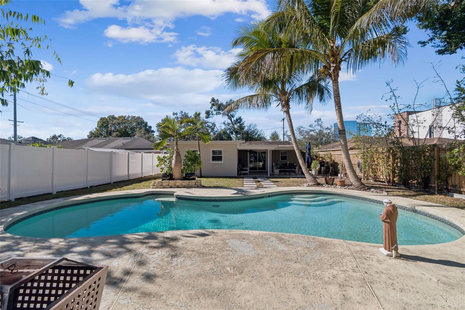 805 N LINCOLN AVENUE