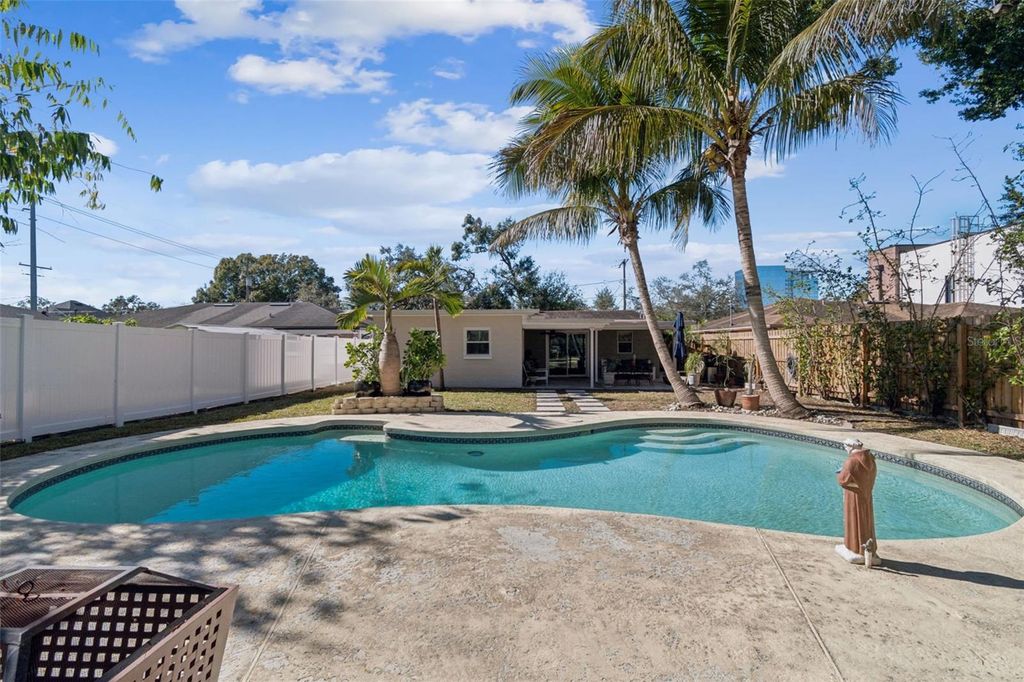 Photo of 805 N Lincoln Avenue, Tampa, FL 33609 (MLS # TB8471712)