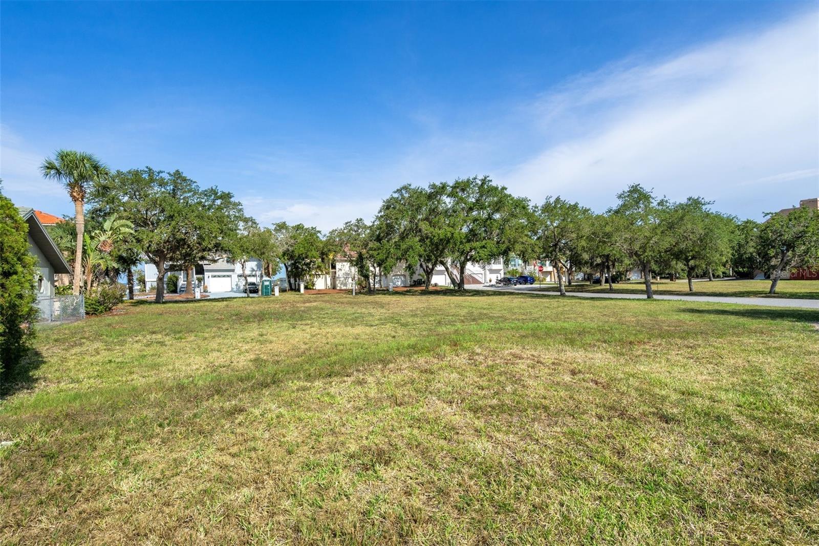 FLOR A MAR REP - Land