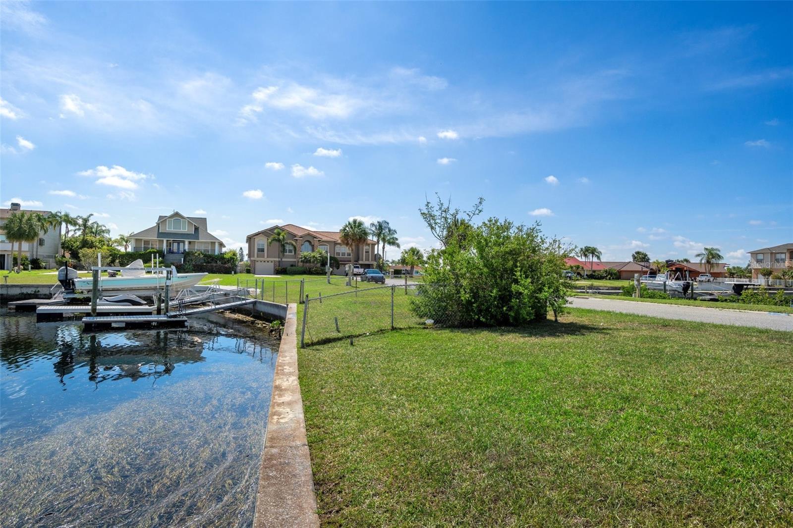 FLOR A MAR REP - Land