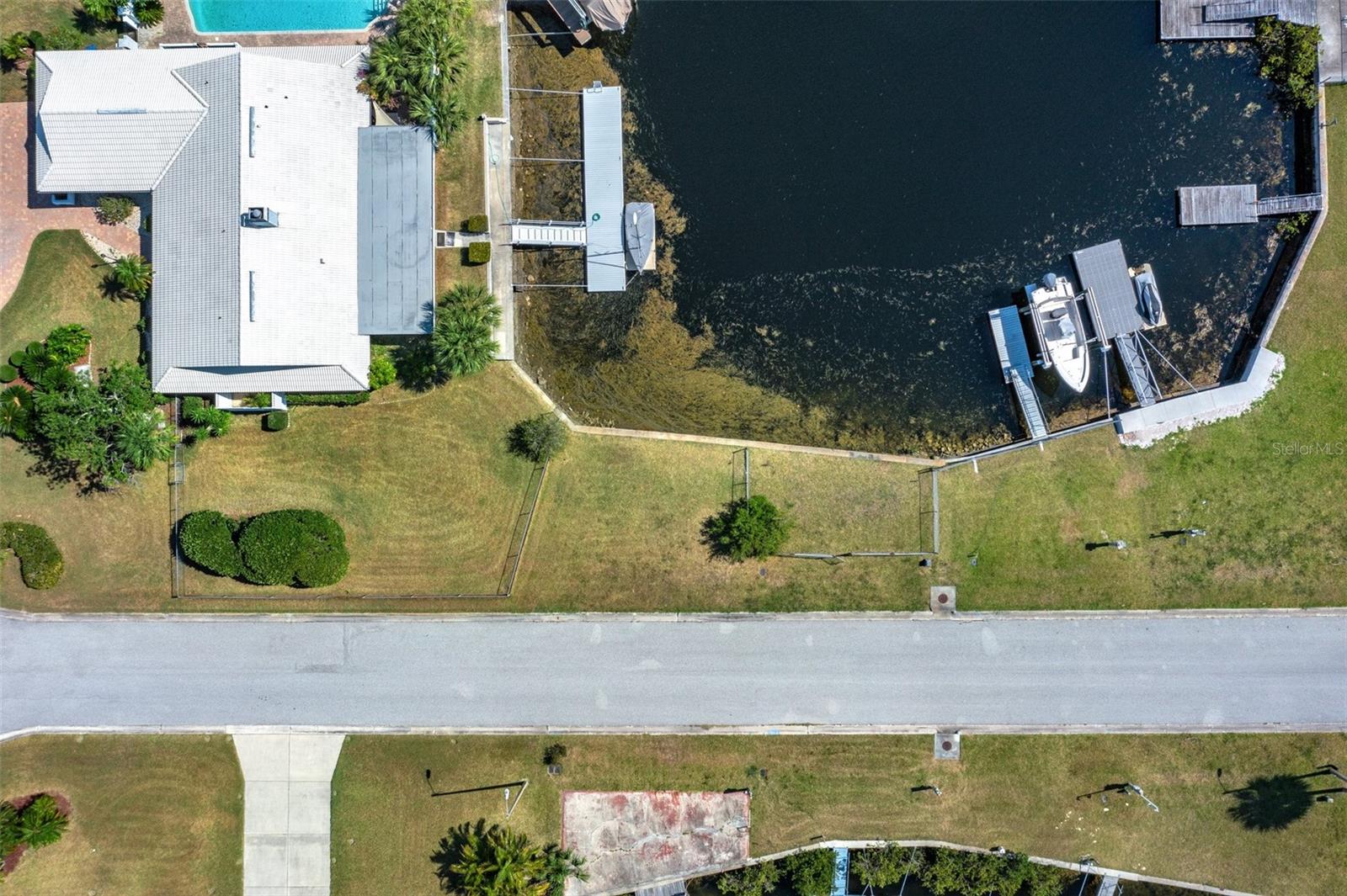 FLOR A MAR REP - Land