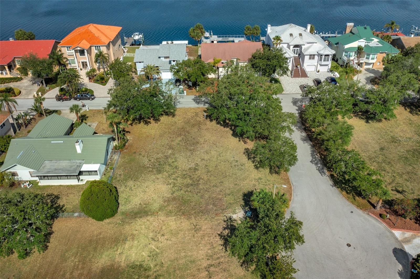 FLOR A MAR REP - Land