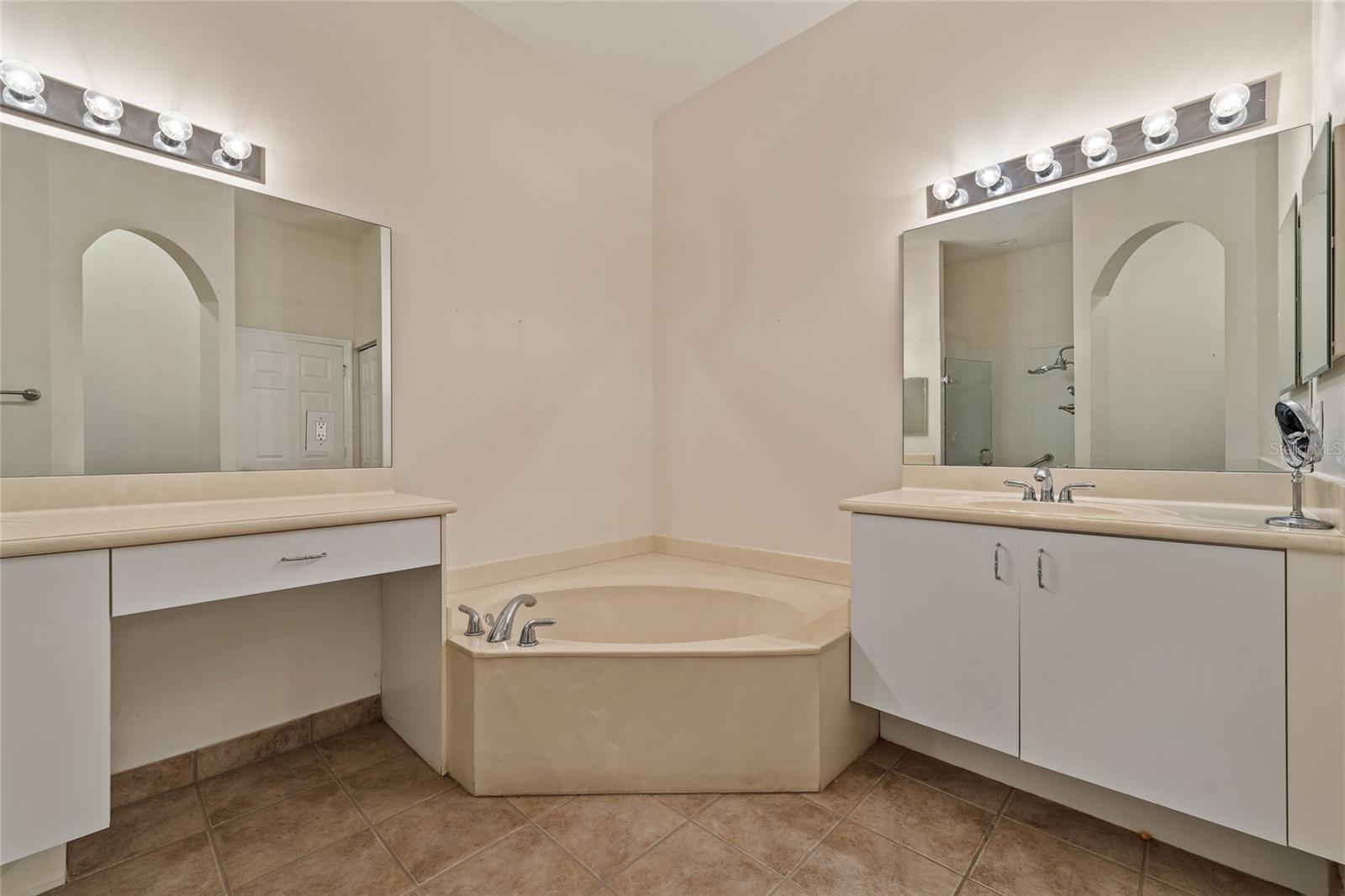 ANDROS ISLE REPL - Residential