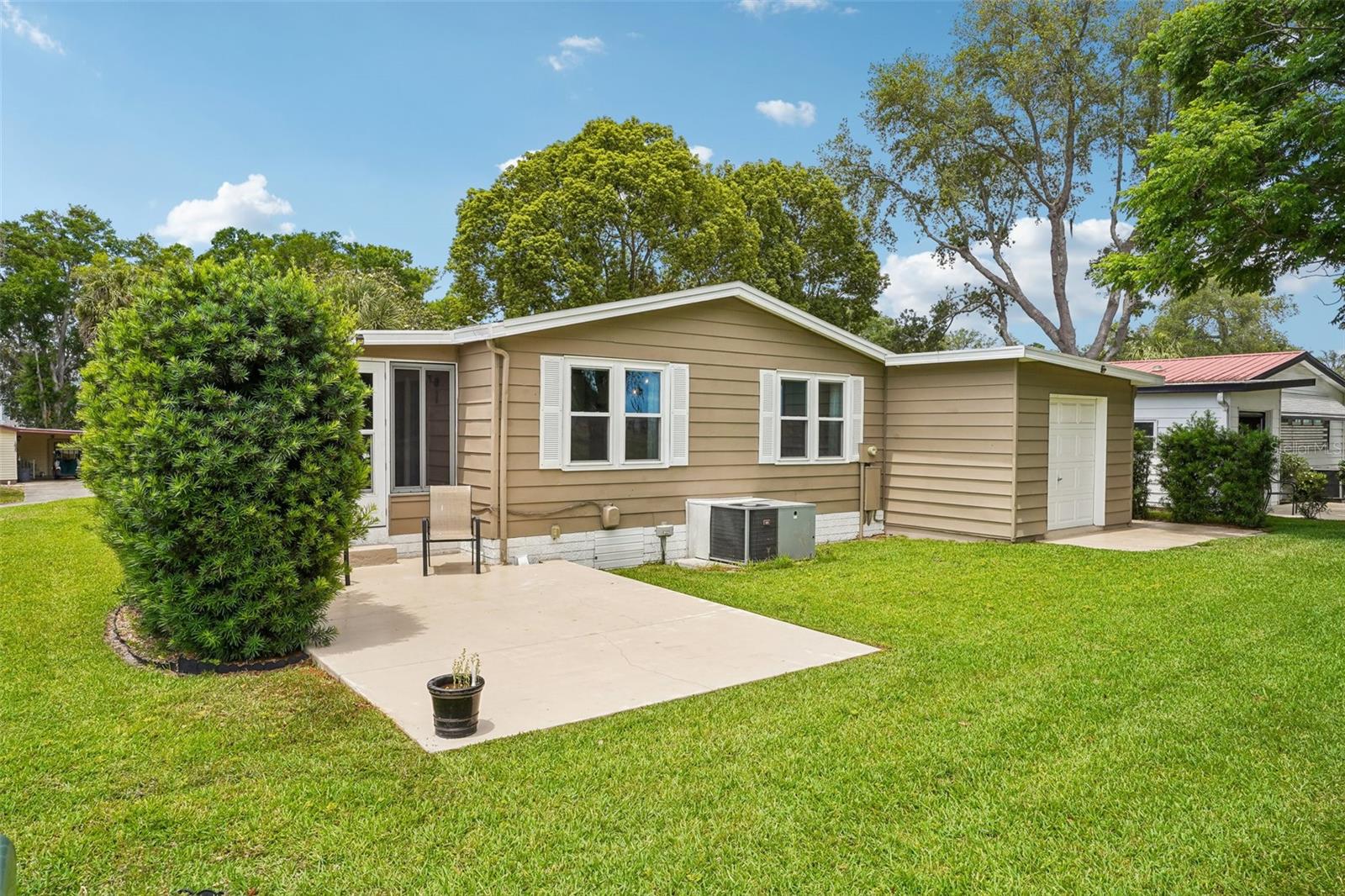 LADY LAKE ORANGE BLOSSOM GARDENS UNIT 07 - Residential