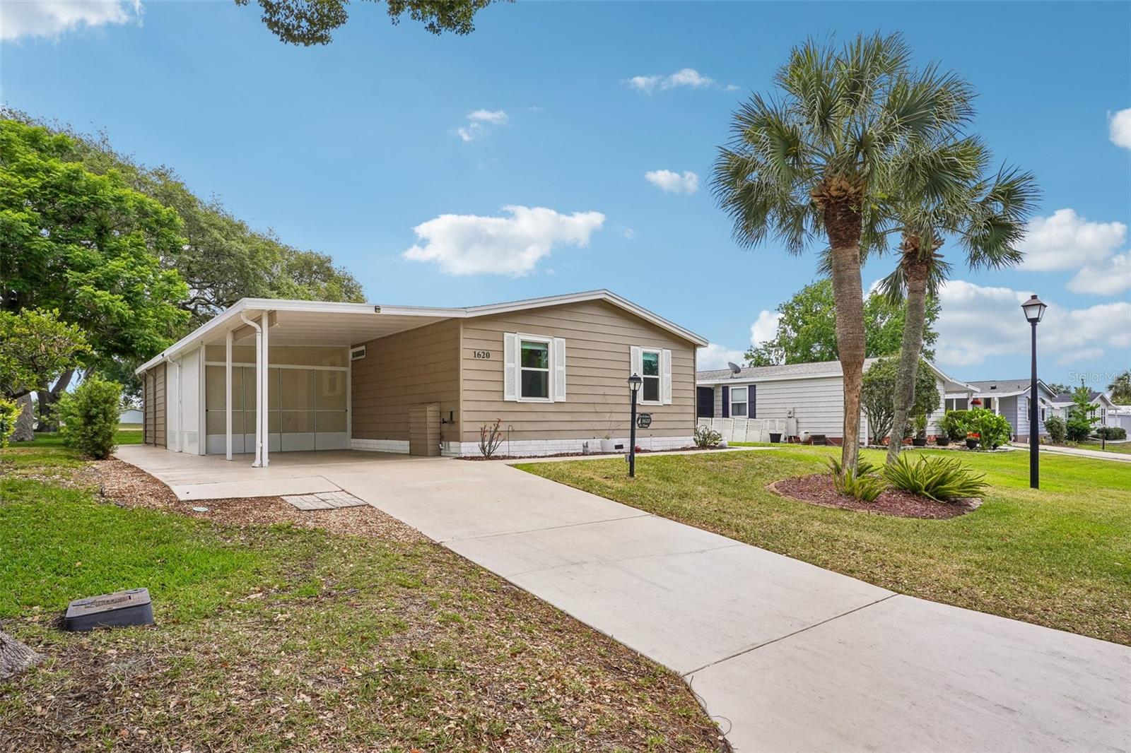 LADY LAKE ORANGE BLOSSOM GARDENS UNIT 07 - Residential