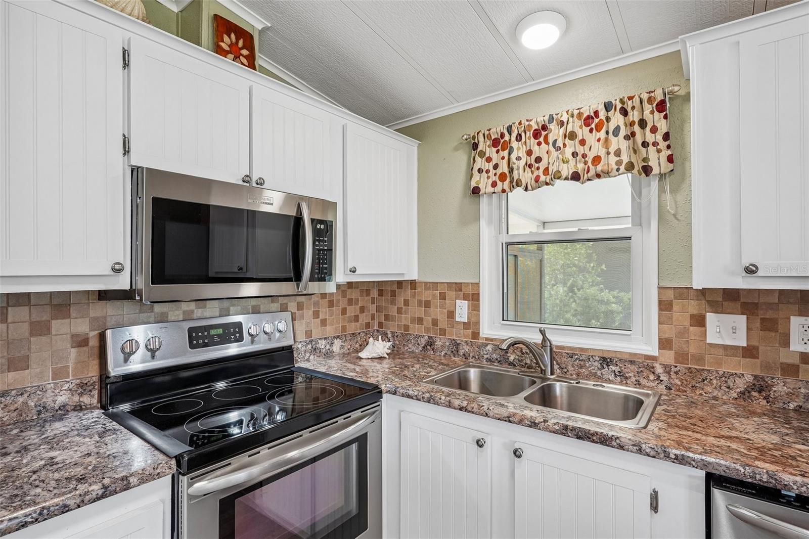LADY LAKE ORANGE BLOSSOM GARDENS UNIT 07 - Residential