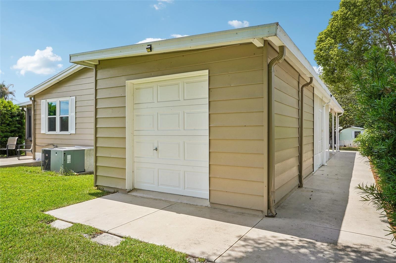 LADY LAKE ORANGE BLOSSOM GARDENS UNIT 07 - Residential