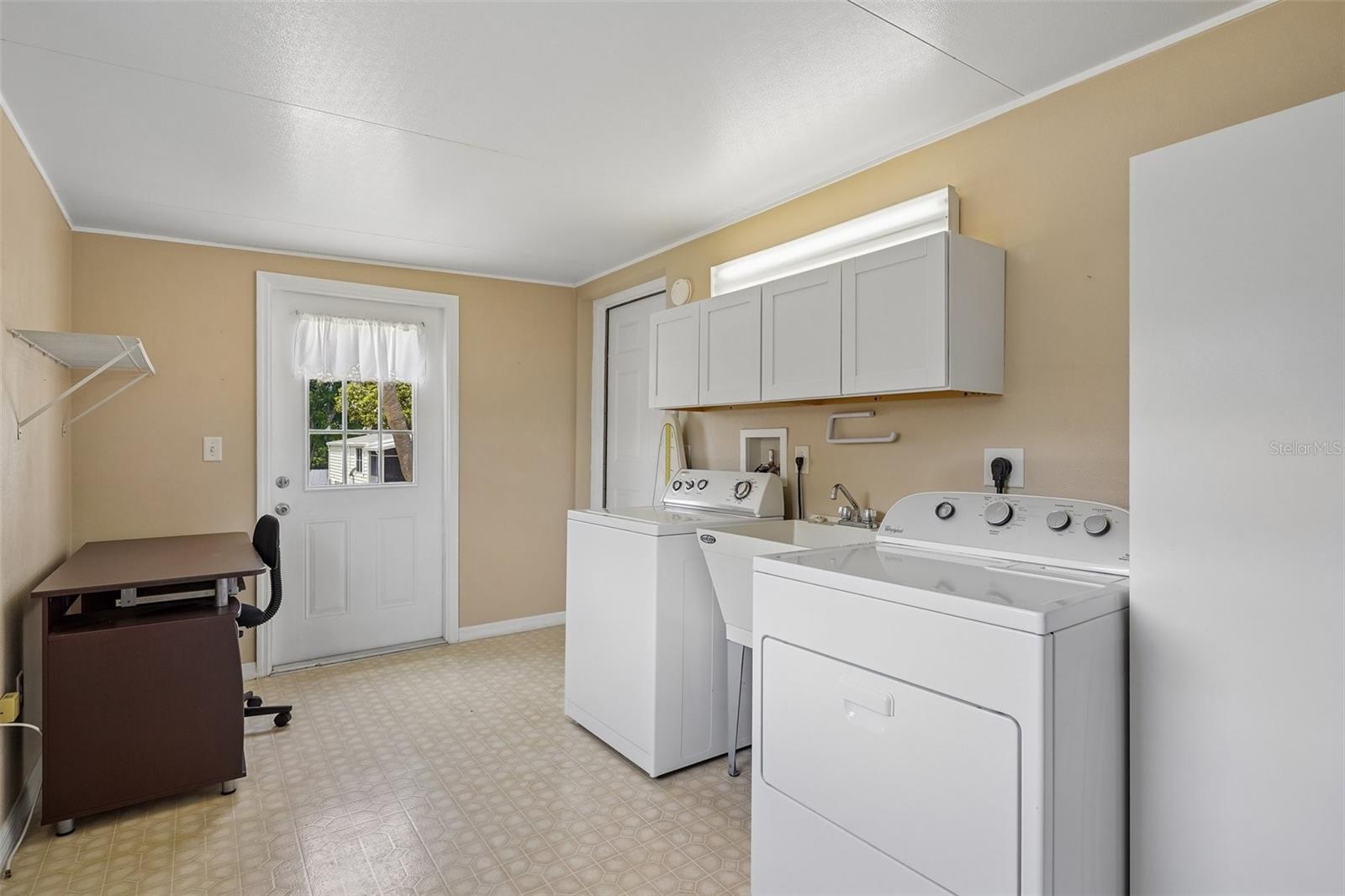 LADY LAKE ORANGE BLOSSOM GARDENS UNIT 07 - Residential
