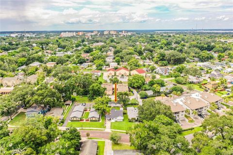 A home in LAKELAND