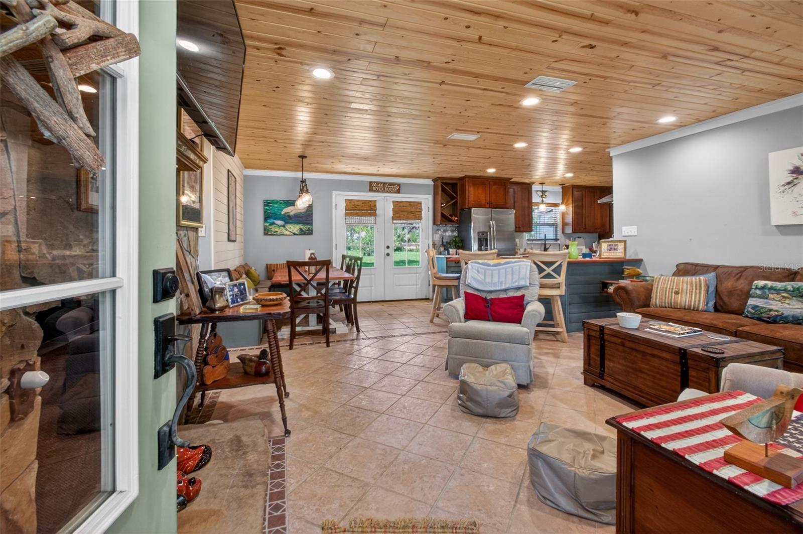 137 & 135 RIVERSIDE DRIVE