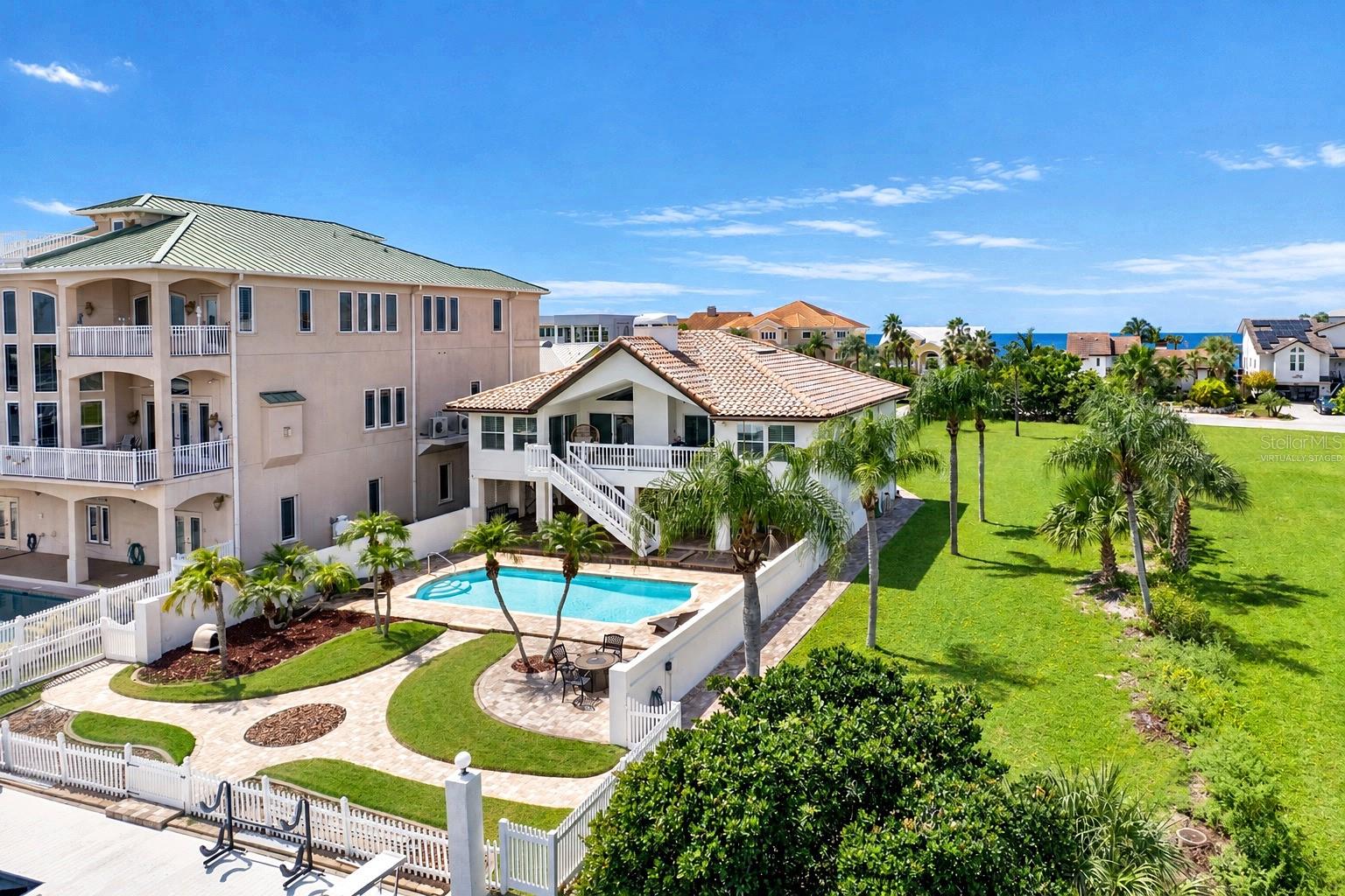 5226 WESTSHORE DRIVE