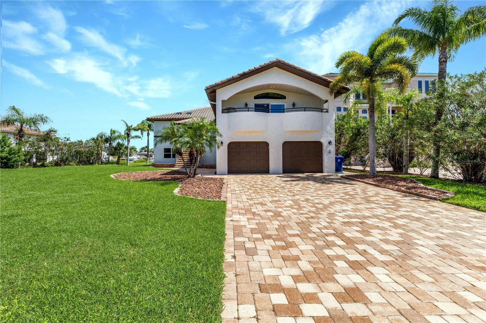 5226 WESTSHORE DRIVE