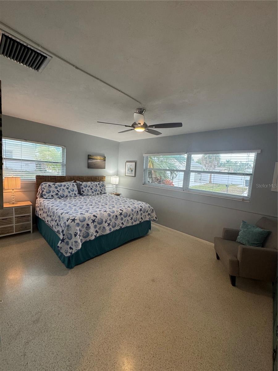 PLAZA GARDENS - Residential