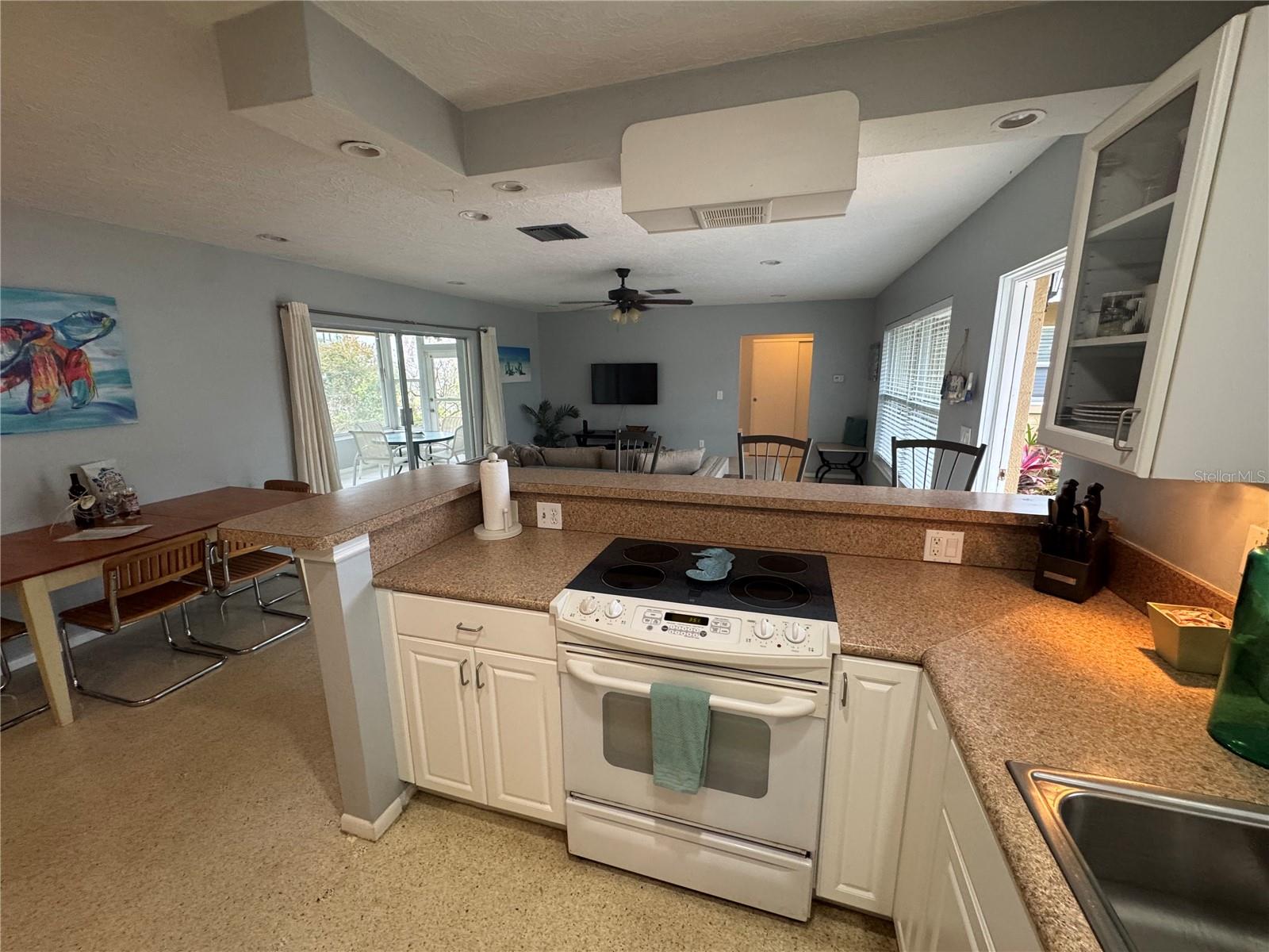 PLAZA GARDENS - Residential