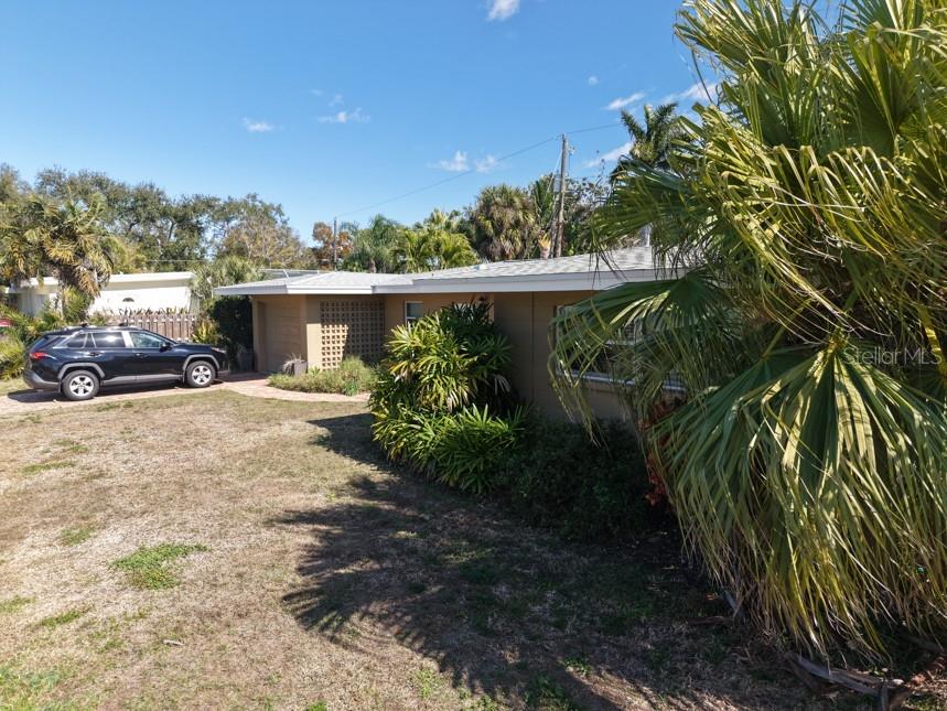 PLAZA GARDENS - Residential