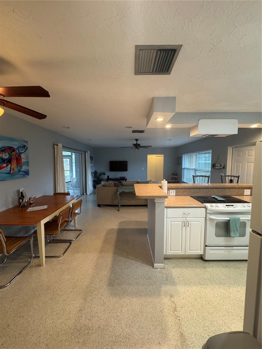 PLAZA GARDENS - Residential